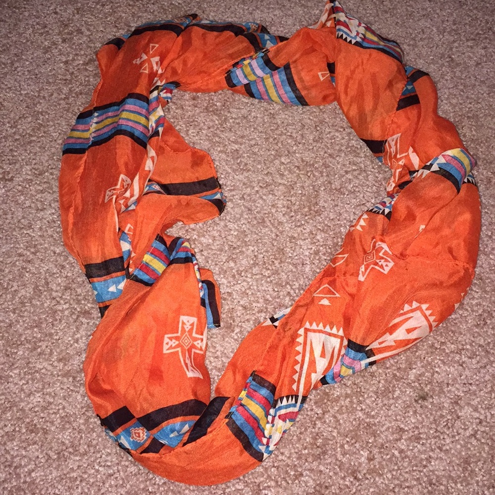 Aztec Infinity scarf - Picture 2 of 2